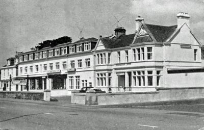 Commodore Hotel
This postcard of the former Kingsclere Hotel is post-dated sometime in the 1960s, before most of the hotel was extensively damaged by a fire in the early hours during a firemens strike.
Keywords: Commodore Hotel