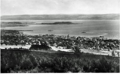 View from the Highlandman's Way
Showing a steamer heading for Craigendoran Pier and one which has just left Helensburgh pier, with Ardmore Point in the distance.
