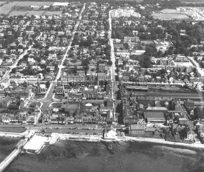 Town centre aerial view
This picture of the central part of Helensburgh is circa 1970.
