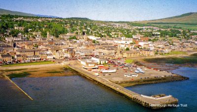 Pier from above
An aerial view of the Helensburgh pier area, pre-2010 when the Mariners pub opposite the old Parish Church tower was burnt down.
