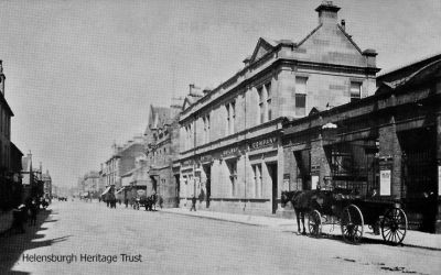 Carriages await outside Helensburgh Central Station in East Princes Street when it was the North British Railway Company. Image c.1905.
Keywords: Carriages at station