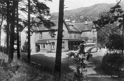 Ardlui Hotel
A bus waits outside Ardlui Hotel â€” at that time named the Colquhoun Arms Hotel, as is the hotel at Luss. Image circa 1948.
