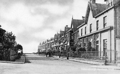 Craigendoran
Craigendoran Avenue, Helensburgh, with its row of townhouses leading down to the Clyde. Image date unknown.
