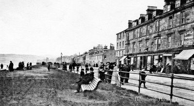 Seafront and Eagle Hotel
An early 1900s image of Helensburgh's West Esplanade, looking west from John Street and showing the Eagle Temperance Hotel.
