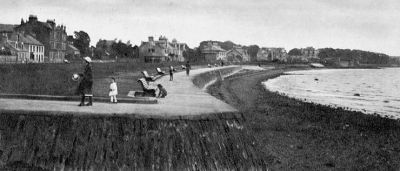 East Bay
Helensburgh's East Bay esplanade in days gone by. Image date unknown.
