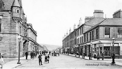 East Princes Street
Looking east along East Princes Street from the Sinclair Street junction, with a horse and cart outside the station and two small boys with bare feet. Image circa 1906, supplied by Jim Chestnut.
