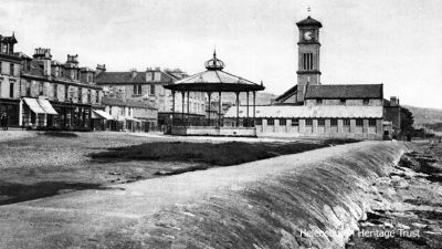 Seafront bandstand
An old image of the bandstand on Helensburgh's West Esplanade, with the Granary building and the Old Parish Church beyond. Image date unknown.
