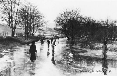 Skating in Glen Fruin
Photograph taken c.1910 by keen amateur photographer Robert Thorburn, a Helensburgh grocery store manager. It shows skaters enjoying the frozen River Fruin.
