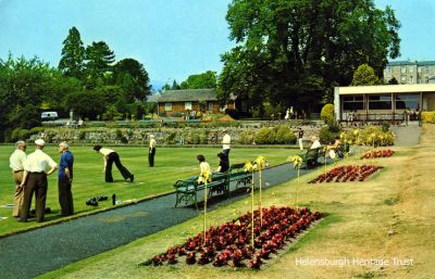 Hermitage Bowling Club
A 1980 image of a sunny day at the now closed Hermitage Bowling Club, also known as the Low Green, in Hermitage Park.
