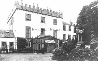 The Queen's Hotel
Originally the Baths Hotel and home of Helensburgh's first Provost, steamship pioneer Henry Bell, the Queen's Hotel was built by Bell in 1806. It was converted into flats in the mid-1980s. Image date unknown.
