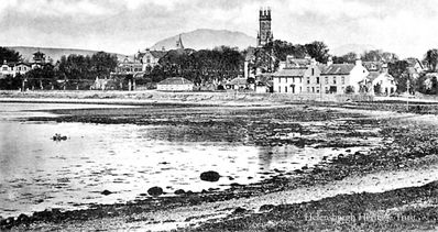 Rhu Village
A very early picture of Rhu village and the bay, showing the school building where the village green now is. Beyond are Ardenvhor, now the Royal Northern and Clyde Yacht Club, and Rosslea, now the Rosslea Hall Hotel. Image date unknown.
