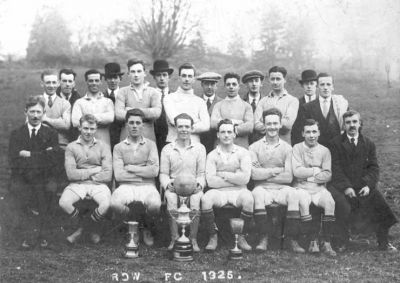 Rhu Footballers of 1925
A Row FC team picture at Ardenconnel Park.
