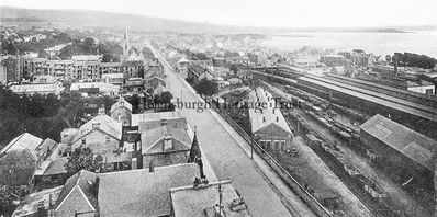 Railway Yard
The old Helensburgh Central Station railway yard adjacent to East King Street, in the area now occupied by the Co-op, circa 1914. On the left can be seen the Baptist Church, with the original Baptist Church beside the burn behind it.
