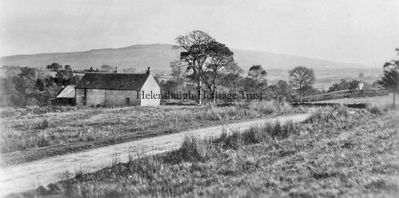 Tamnavoulin
An old view looking east at the back of Tamnavoulin Cottage in Glen Fruin, published by Sam's of Helensburgh. Image date unknown.
