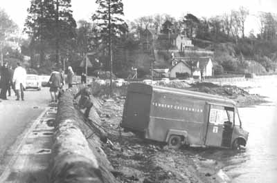 Rhu Crash
A Tennent Caledonian delivery van which crashed into the Gareloch at Rhu. Date unknown.
