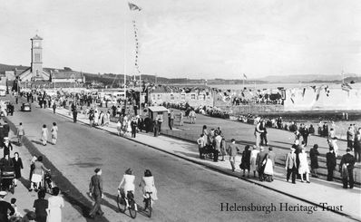 Busy seafront
The bunting is up and the crowds are out on West Clyde Street, Helensburgh, on a sunny summer day. Image circa 1948.
