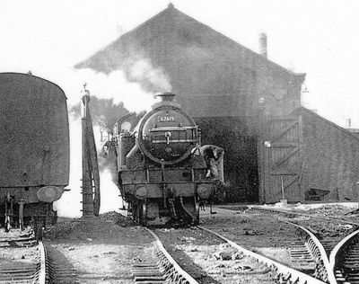 67619 at Helensburgh
The steam locomotive 67619 is seen at the Helensburgh Shed beside the Central Station, where the Co-op Supermarket now stands. It is of the Gresley-designed V1 Class, introduced in 1930 and weighing 84 tons. Image date unknown.
