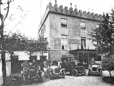Argyll Cars
Cars built at Argyll Motors in Alexandria pictured outside Helensburgh's Queen's Hotel before being driven to London to be sold. Image circa 1910.
