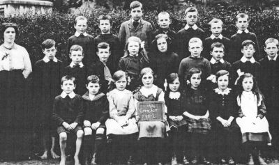 Arrochar pupils
A 1914 image of Arrochar School pupils. The image is published here by courtesy of Arrochar, Tarbet and Ardlui Heritage Group and came to light when they were preparing a booklet to commemorate the 'Great War'.

