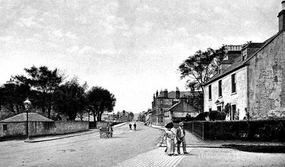 East Helensburgh
A view of East Clyde Street from Henry Bell Street looking west. Image circa 1908.
