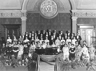 Victoria Hall Performance
This picture taken by keen amateur photographer Robert Thorburn may be of the cast of a production of Hiawatha's Wedding Feast and Death of Minnehaha in the Victoria Hall on April 18 1906. The conductor was E.W.Stanton.
