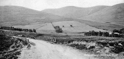 Glen Fruin High Road
A 1906 image of Glen Fruin, looking down the hill at the west end of the glen.
