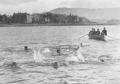 New Year Swim 1914
Helensburgh swimmers in the water off the pier on January 1 1914. Image supplied by Iain McCulloch.
