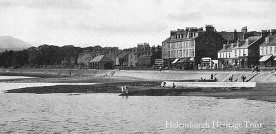 Paddling pool
Children play in the paddling pool on the shore at the foot of John Street, Helensburgh. Image date unknown.

