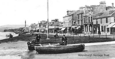Rowing boats ashore
Local worthies and their rowing boats to the west of Helensburgh pier. Image date unknown.

