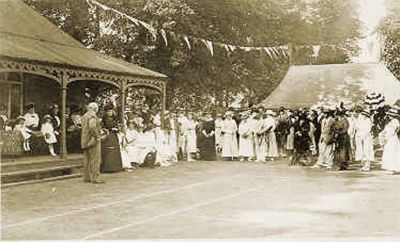 Tennis Prizegiving 1913
Members of Helensburgh Lawn Tennis Club at the annual prizegiving.
